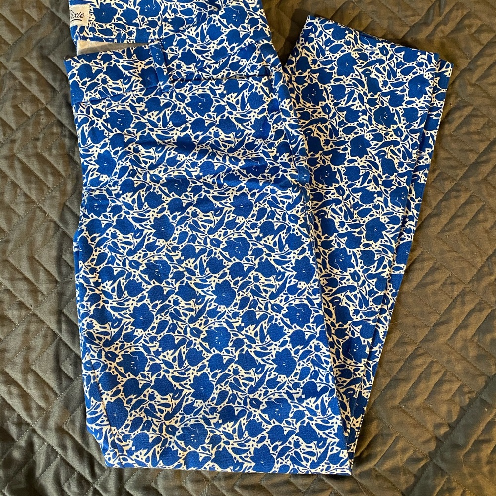 Old Navy floral Pixie Sz 6